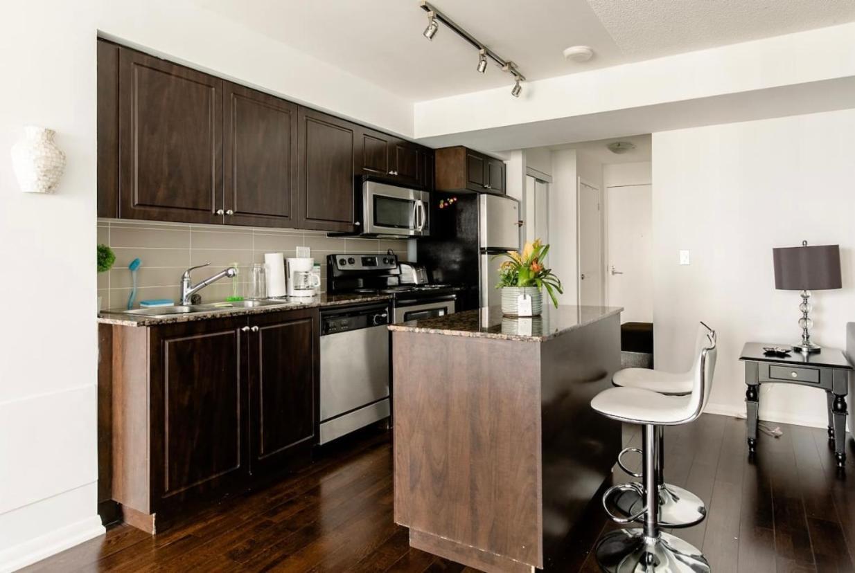 Ferienwohnung Downtown Toronto+Free Parking+Cn Tower View Exterior foto